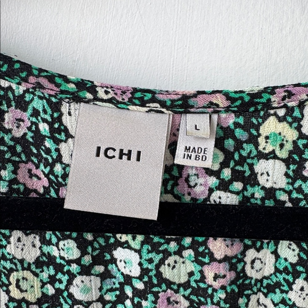 FLORAL V-Neck Midi Dress in Green - Picture 3 of 6